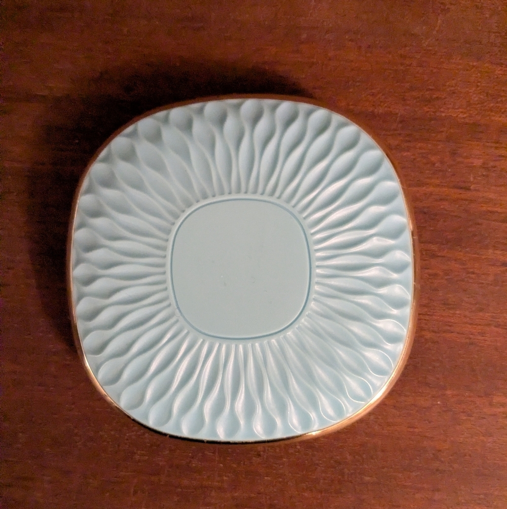 Vintage Look Mirror Compact - Picture 5 of 7